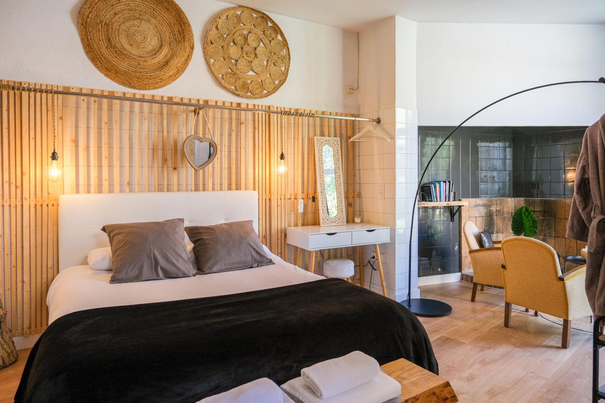 Cal Capo Alojamiento Con Jacuzzi Apartment Besalu Luaran gambar