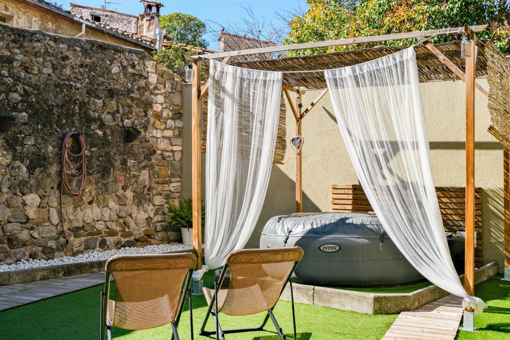Cal Capo Alojamiento Con Jacuzzi Apartment Besalu Luaran gambar