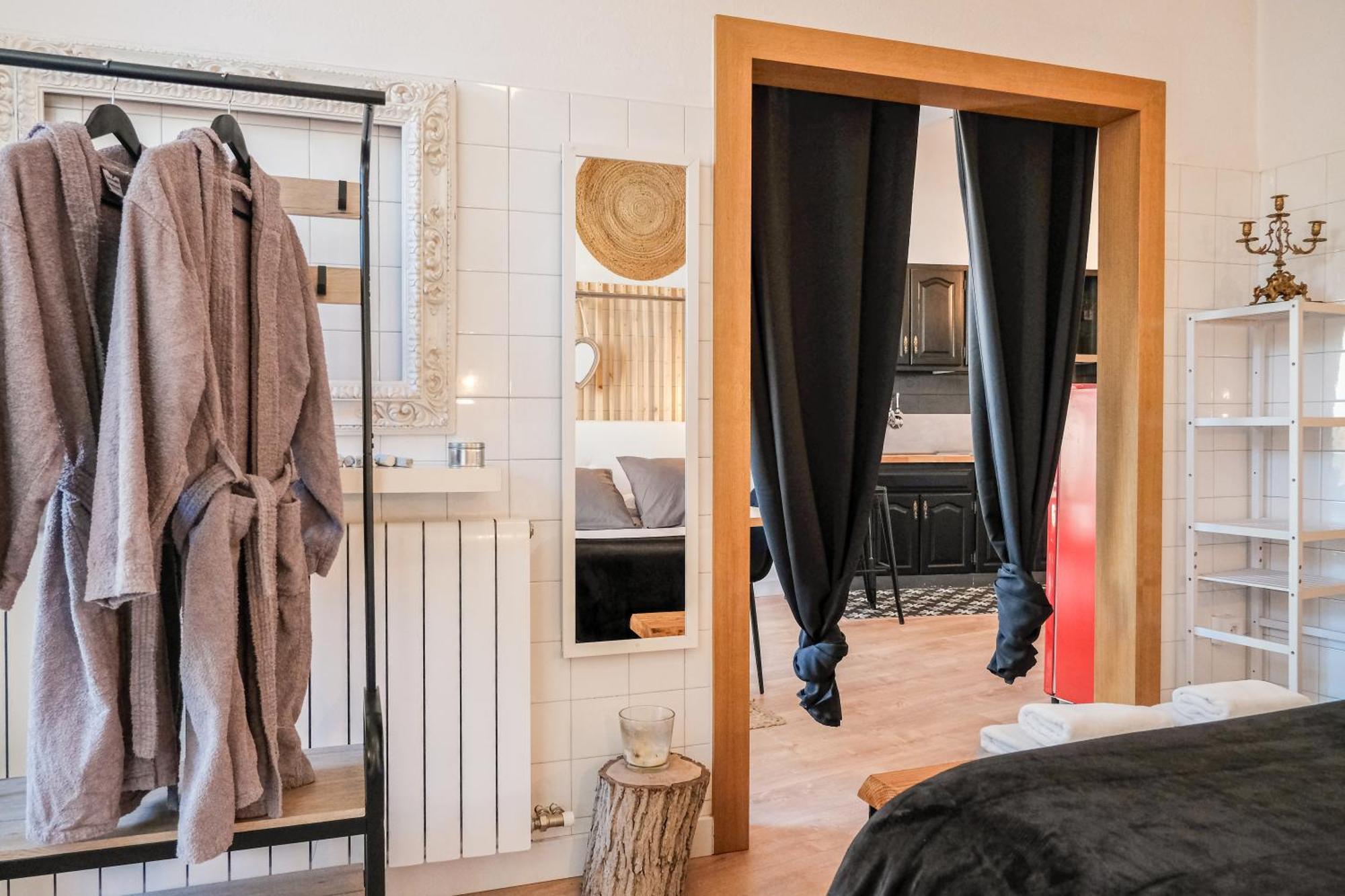Cal Capo Alojamiento Con Jacuzzi Apartment Besalu Luaran gambar